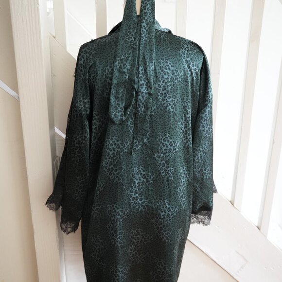 Victoria’s Secret Satin Leopard Robe • Size M/L • Emerald Green - Picture 2 of 5